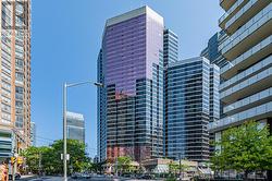 2709 - 1001 BAY STREET Toronto, ON M5S 3A6