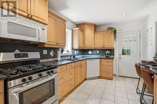 146 Park Row S, Hamilton, ON - Indoor Photo Showing Kitchen
