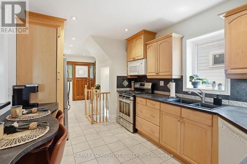 146 Park Row S, Hamilton, ON - Indoor Photo Showing Kitchen With Double Sink