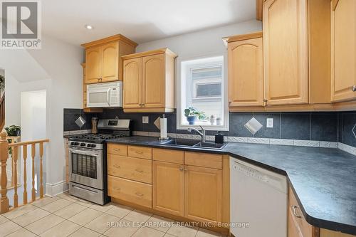 146 Park Row S, Hamilton, ON - Indoor Photo Showing Kitchen With Double Sink