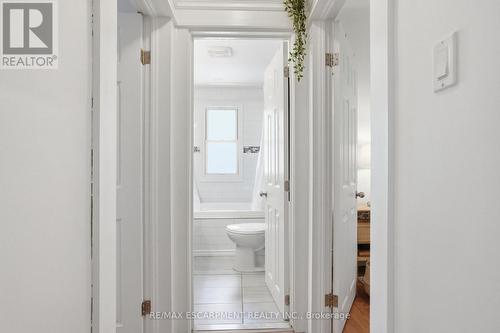 146 Park Row S, Hamilton, ON - Indoor Photo Showing Bathroom