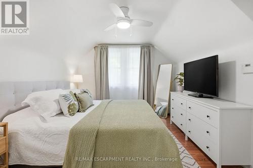 146 Park Row S, Hamilton, ON - Indoor Photo Showing Bedroom