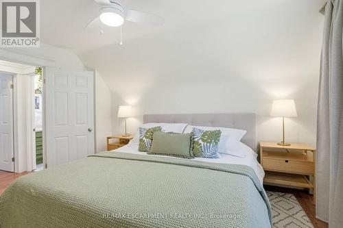 146 Park Row S, Hamilton, ON - Indoor Photo Showing Bedroom