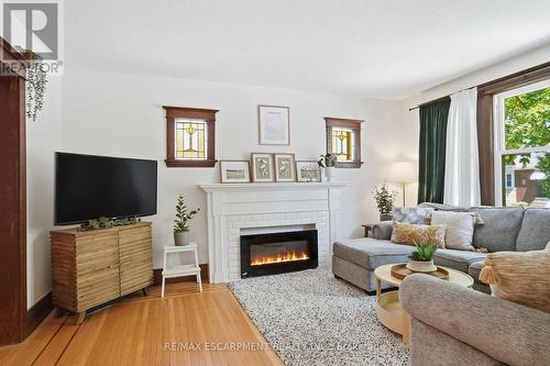 146 Park Row S, Hamilton, ON - Indoor Photo Showing Living Room With Fireplace