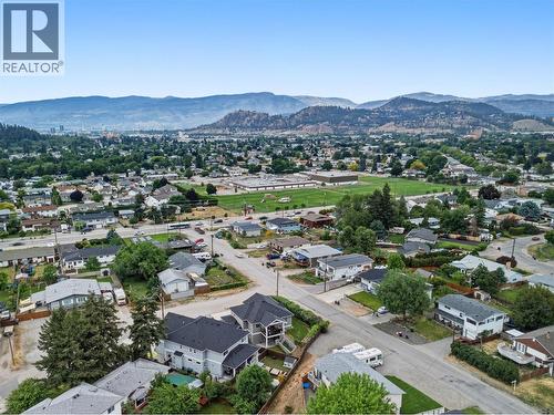 827 Juniper - Close to Schools, Shopping and Services - 827 Juniper Road, Kelowna, BC - Outdoor With View