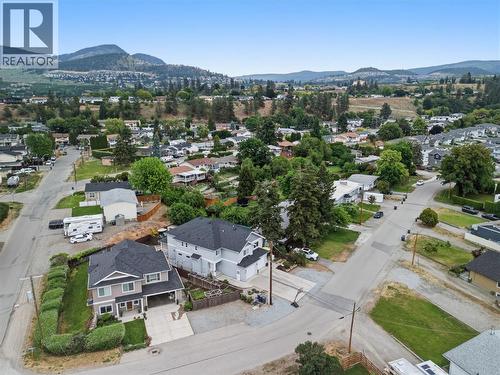 827 Juniper - Nestled Amongst a Great Family and Pet Friendly Community - 827 Juniper Road, Kelowna, BC - Outdoor With View