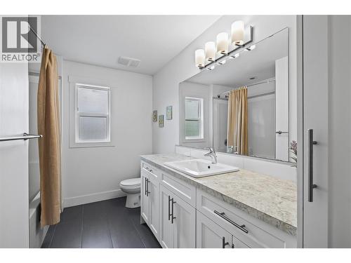 Spacious and Bright 4pc Bathroom - 827 Juniper Road, Kelowna, BC - Indoor Photo Showing Bathroom
