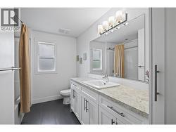 Spacious and Bright 4pc Bathroom - 