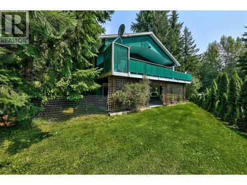 7280 Birch Close, Anglemont, BC - Outdoor