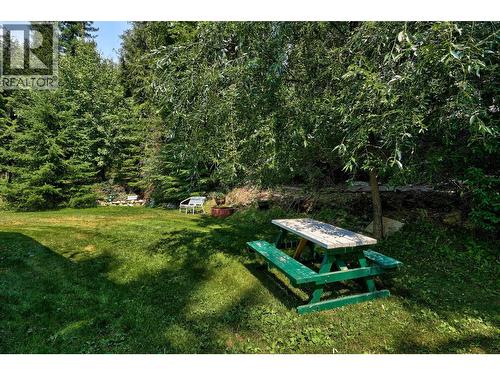7280 Birch Close, Anglemont, BC - Outdoor