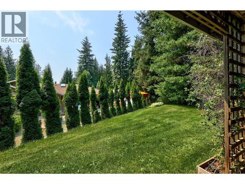 7280 Birch Close, Anglemont, BC - Outdoor