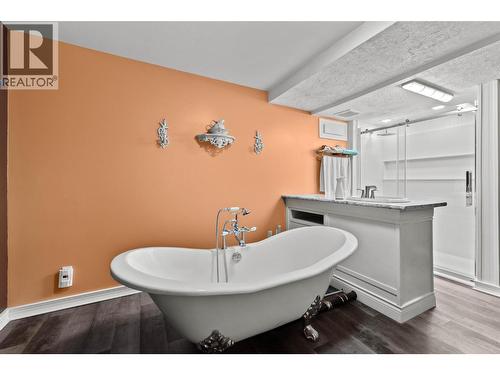 7280 Birch Close, Anglemont, BC - Indoor Photo Showing Bathroom