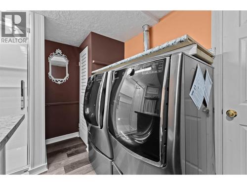 7280 Birch Close, Anglemont, BC - Indoor