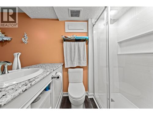 7280 Birch Close, Anglemont, BC - Indoor Photo Showing Bathroom