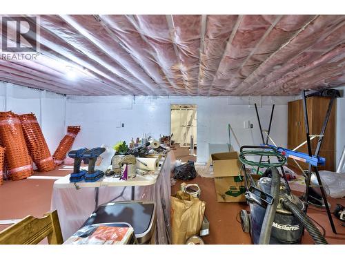 7280 Birch Close, Anglemont, BC - Indoor