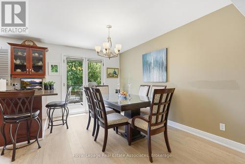 2580 Homelands Drive, Mississauga, ON - Indoor Photo Showing Dining Room