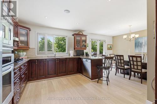 2580 Homelands Drive, Mississauga, ON - Indoor Photo Showing Dining Room