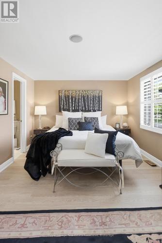 2580 Homelands Drive, Mississauga, ON - Indoor Photo Showing Bedroom