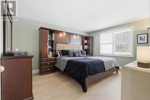 2580 Homelands Drive, Mississauga, ON - Indoor Photo Showing Bedroom