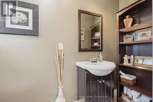 2580 Homelands Drive, Mississauga, ON - Indoor Photo Showing Living Room With Fireplace