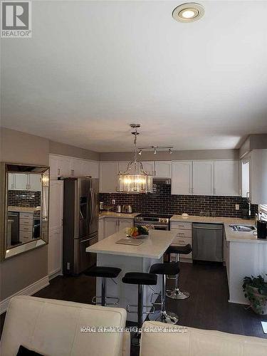 5890 Tampico Way, Mississauga, ON - Indoor Photo Showing Kitchen