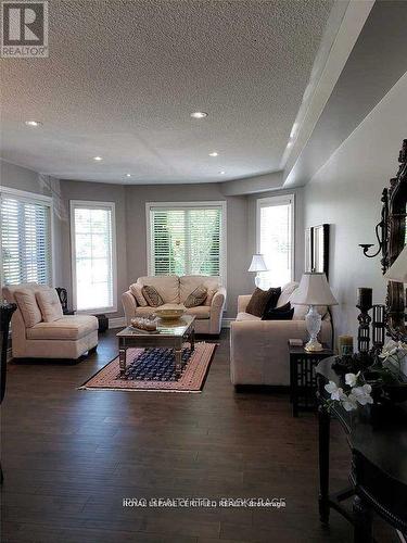 5890 Tampico Way, Mississauga, ON - Indoor Photo Showing Living Room