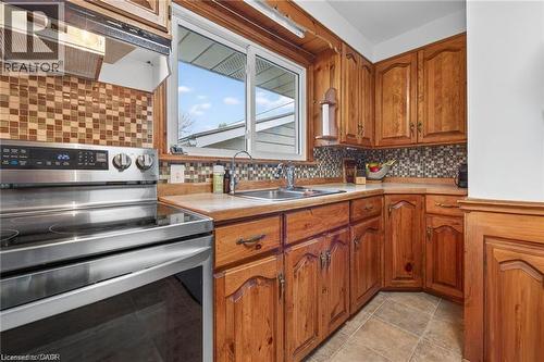 7 Coral Drive, St. Catharines, ON - Indoor Photo Showing Kitchen With Double Sink
