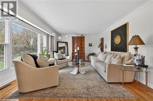7 Coral Drive, St. Catharines, ON - Indoor Photo Showing Living Room
