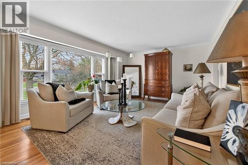 7 Coral Drive, St. Catharines, ON - Indoor Photo Showing Living Room