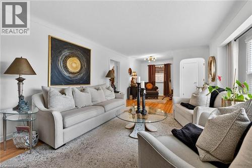 7 Coral Drive, St. Catharines, ON - Indoor Photo Showing Living Room