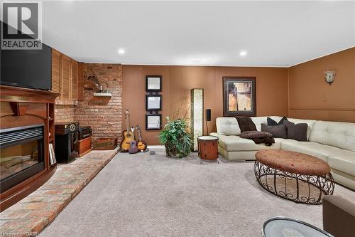 7 Coral Drive, St. Catharines, ON - Indoor Photo Showing Living Room With Fireplace