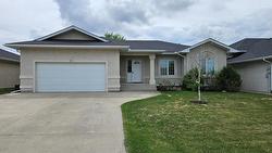 6 Avondale Crescent  Steinbach, MB R5G 2G2