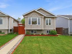 139 Redonda Street  Winnipeg, MB R2C 0K7