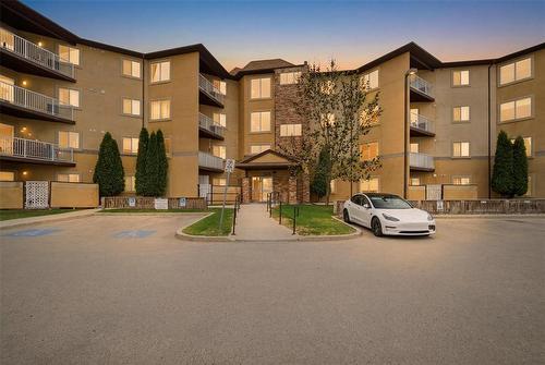311 835 Adsum Drive  Winnipeg, MB R2R 0P4
