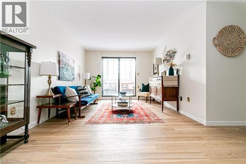 23 Main Street Unit# 405, Dundas, ON - Indoor Photo Showing Living Room