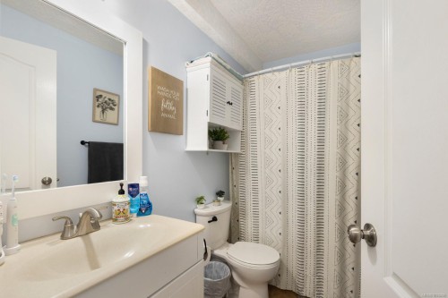 1591 Joan Ave, Crofton, BC 