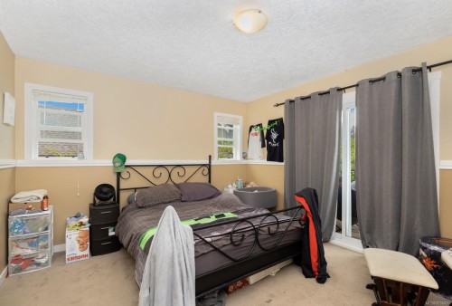 1591 Joan Ave, Crofton, BC 