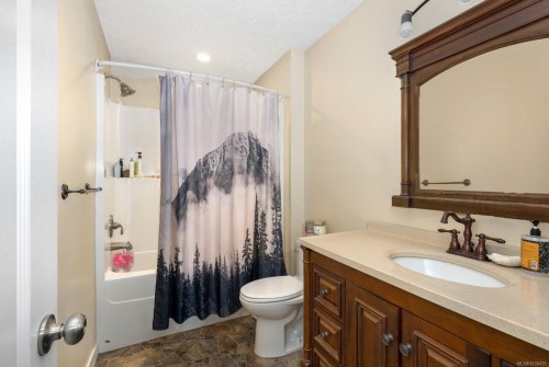 1591 Joan Ave, Crofton, BC 