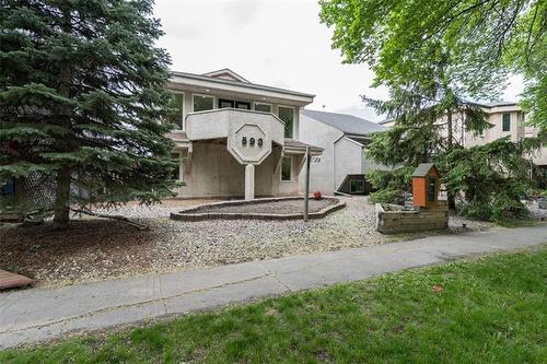 593 Carlaw AVE  Winnipeg, MB R3L 0V3