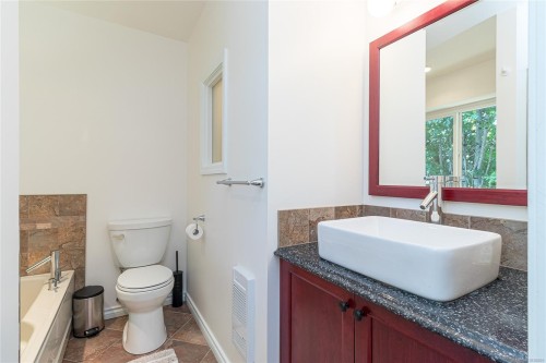365 E Cotlow Rd, Colwood, BC 