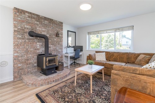 365 E Cotlow Rd, Colwood, BC 