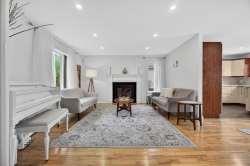 Salon - 260 Av. Du Parc, L'Île-Perrot, QC - Indoor Photo Showing Living Room With Fireplace