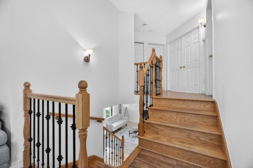 Escalier - 260 Av. Du Parc, L'Île-Perrot, QC - Indoor Photo Showing Other Room