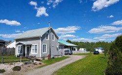27 Rue Principale S. Saint-Eugène-De-Guigues, QC J0Z 3L0