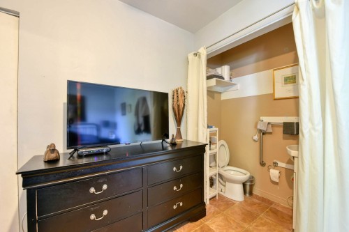 Chambre à coucher - 138 Rue Alexandre, Rosemère, QC - Indoor Photo Showing Bathroom