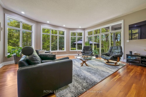 427057 25 Side Road, Mono, ON - Indoor Photo Showing Living Room