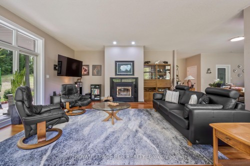 427057 25 Side Road, Mono, ON - Indoor Photo Showing Kitchen With Double Sink