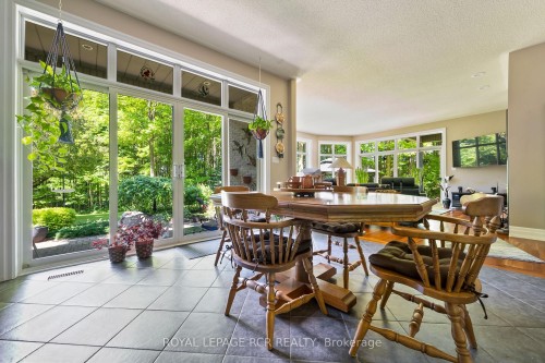 427057 25 Side Road, Mono, ON - Indoor Photo Showing Kitchen With Double Sink