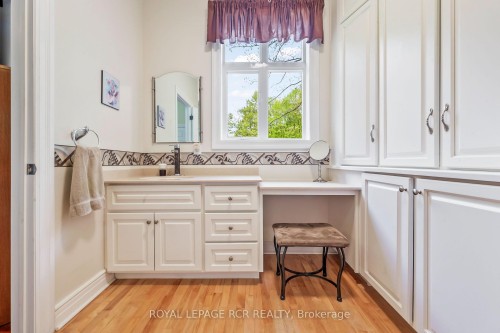 427057 25 Side Road, Mono, ON - Indoor Photo Showing Bathroom