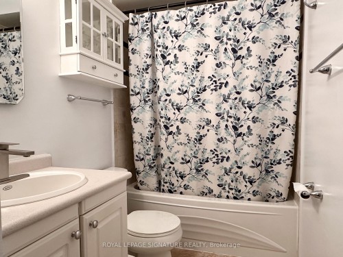 602 Gibney Crescent, Newmarket, ON - Indoor Photo Showing Bathroom